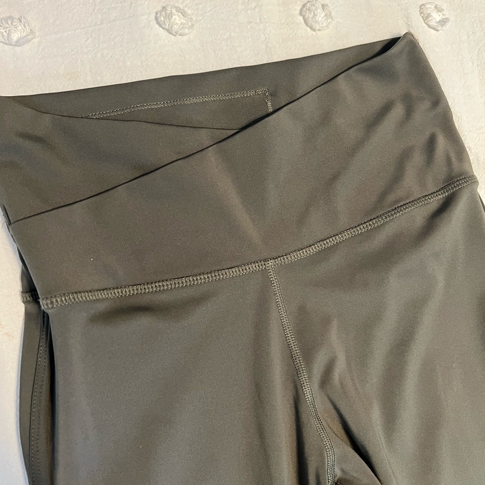 dark green NIKE leggings!